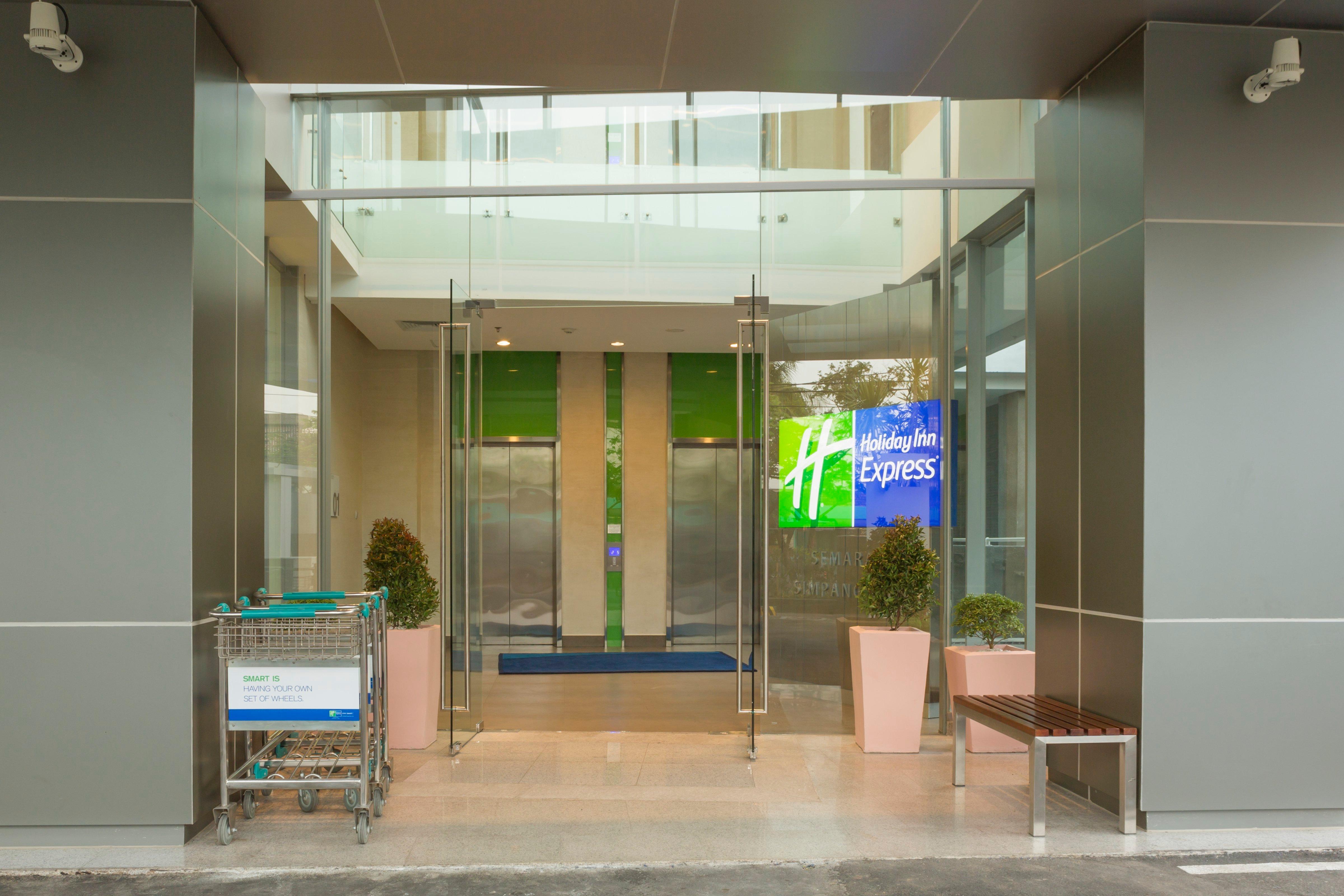 Holiday Inn Express Semarang Simpang Lima By Ihg Exteriör bild