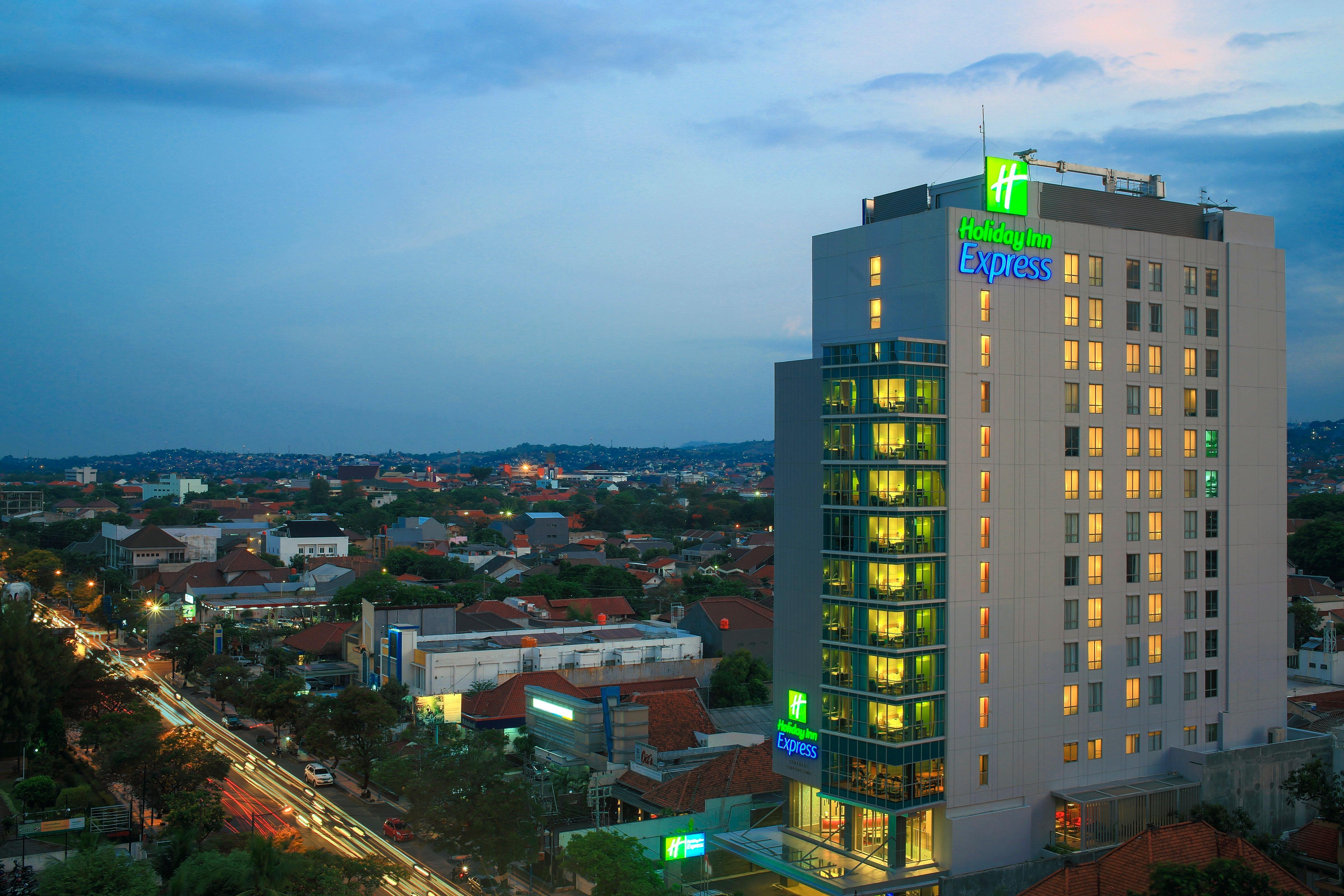 Holiday Inn Express Semarang Simpang Lima By Ihg Exteriör bild