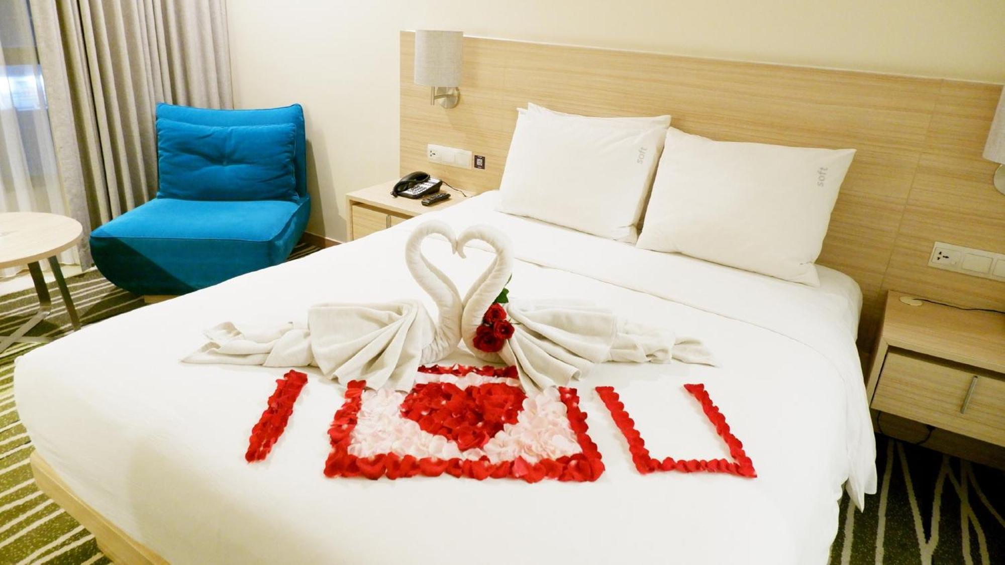 Holiday Inn Express Semarang Simpang Lima By Ihg Exteriör bild
