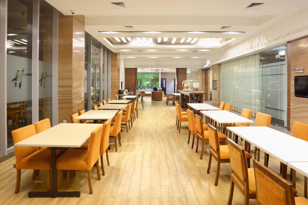 Holiday Inn Express Semarang Simpang Lima By Ihg Exteriör bild