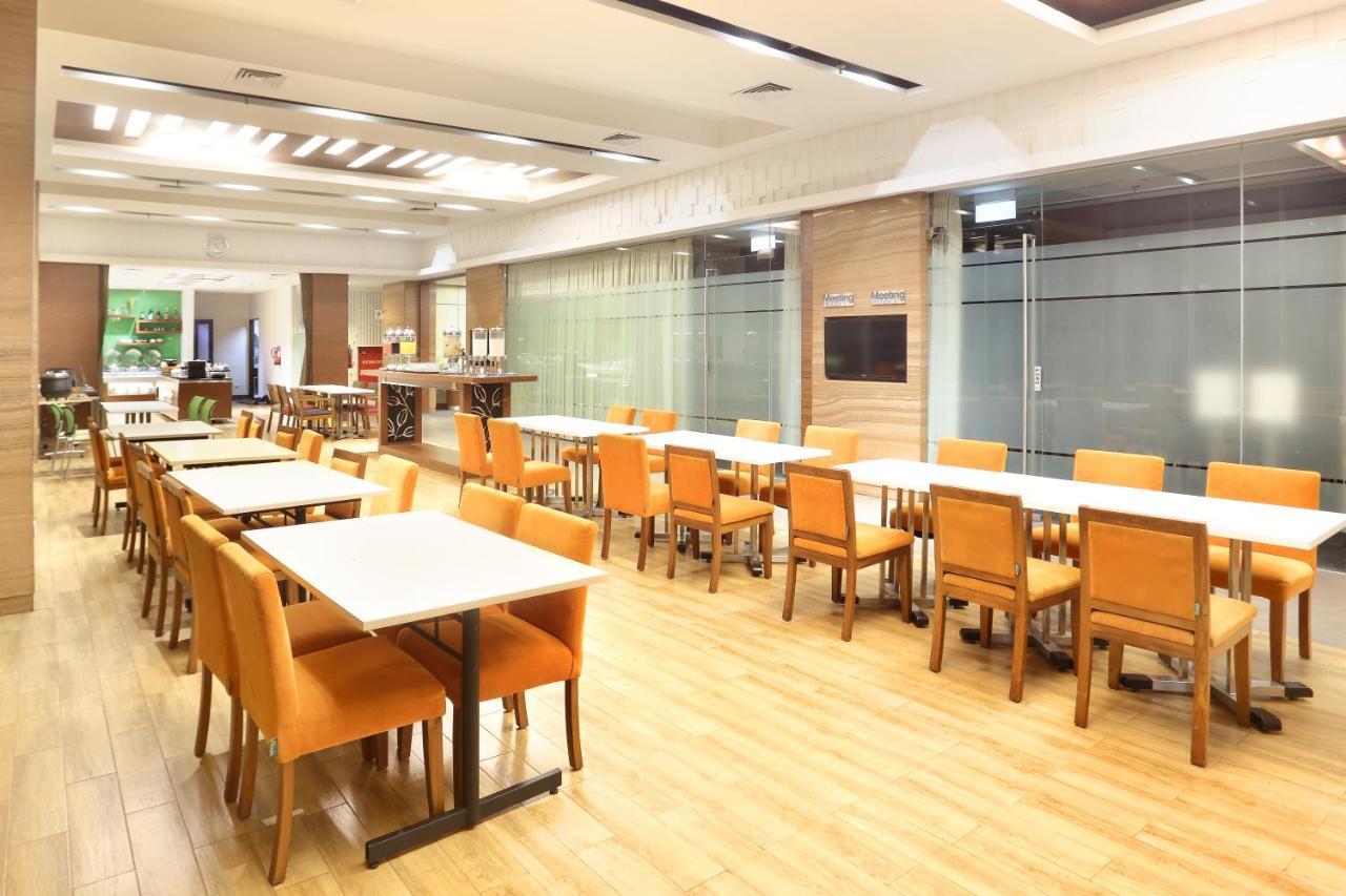 Holiday Inn Express Semarang Simpang Lima By Ihg Exteriör bild