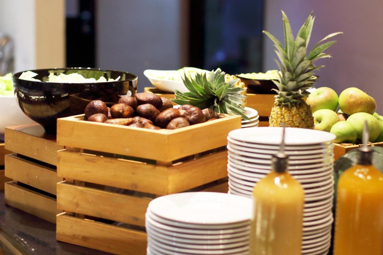 Holiday Inn Express Semarang Simpang Lima By Ihg Exteriör bild